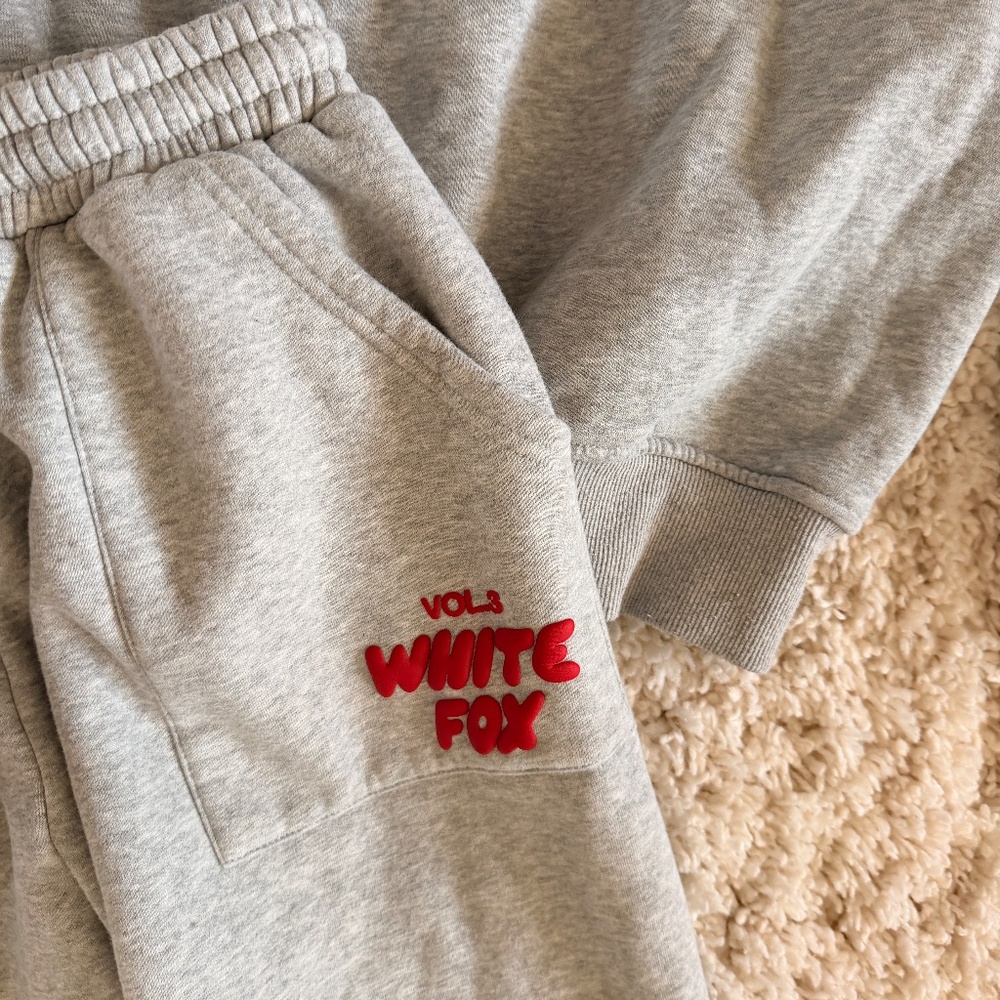 White Fox weathered gray sweat set red m/l - Picture 4 of 6